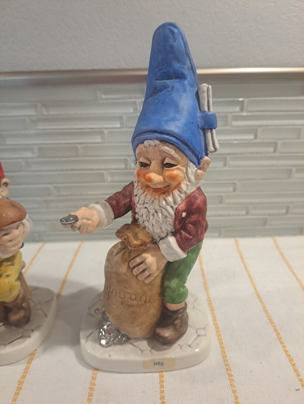 2 Vtg Goebel Co Boy Gnome Figurine Utz The Banker & Co Boys Porz Mushroom Picker - Picture 2 of 10